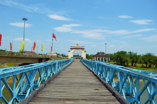 Tham quan Địa đạo Vĩnh Mốc - Cầu Hiền Lương - Sông Bến Hải